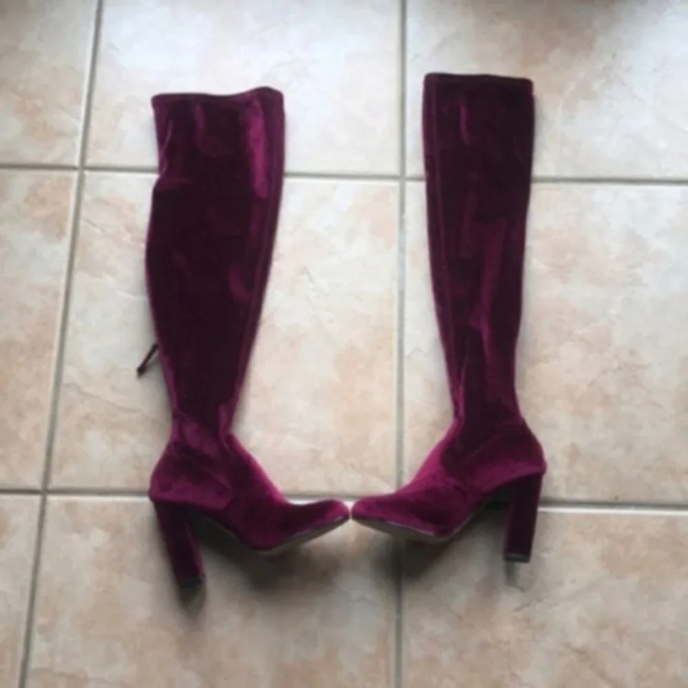 NWOB Steve Madden Burgundy Emotions Velvet Sock Boot Size 5.5M